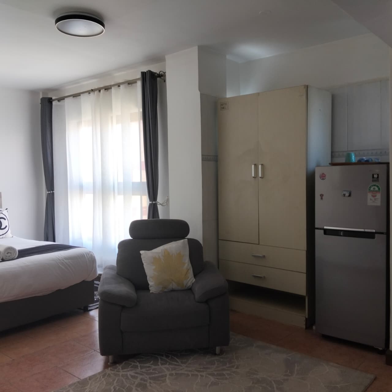 Modern Airbnb studio apartment in Nairobi, along 21 Kipande Road in Ngara | Roomfinder