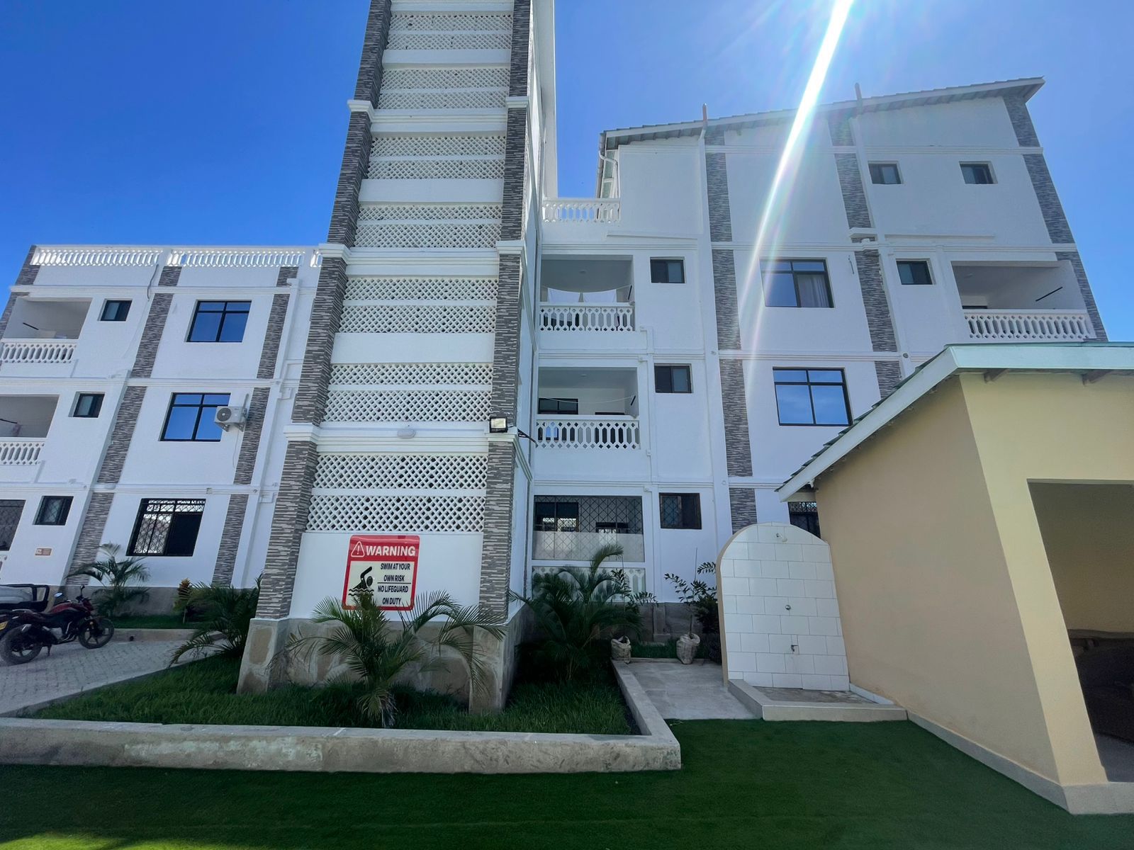 Modern Studio appartment Diani | Roomfinder
