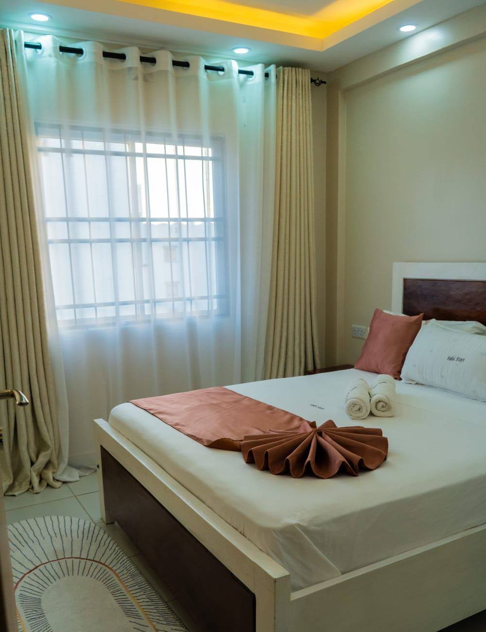 Executively Furnished 2 Bedroom Airbnb available in Mombasa town Buxton | Roomfinder