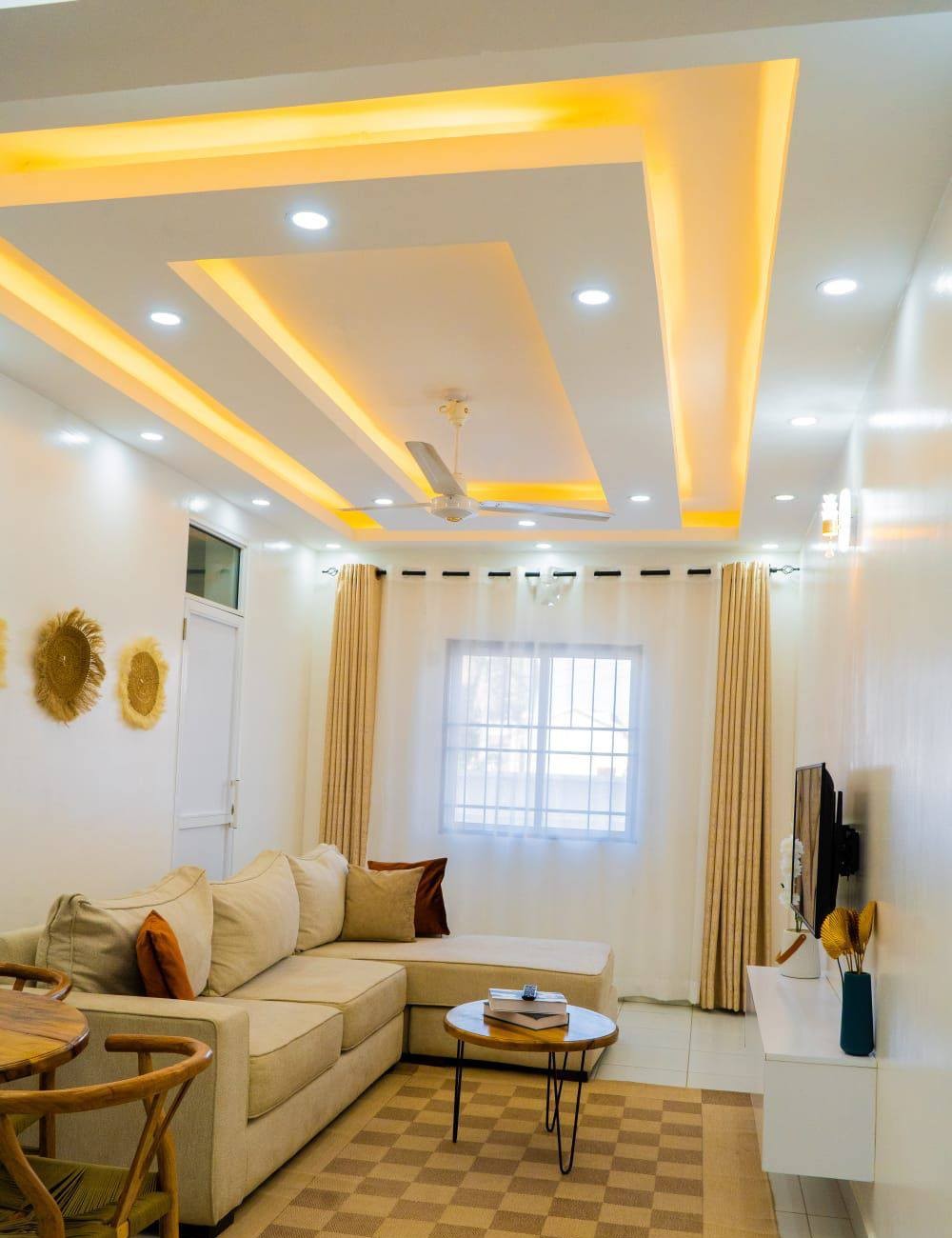 Executively Furnished 2 Bedroom Airbnb available in Mombasa town Buxton | Roomfinder