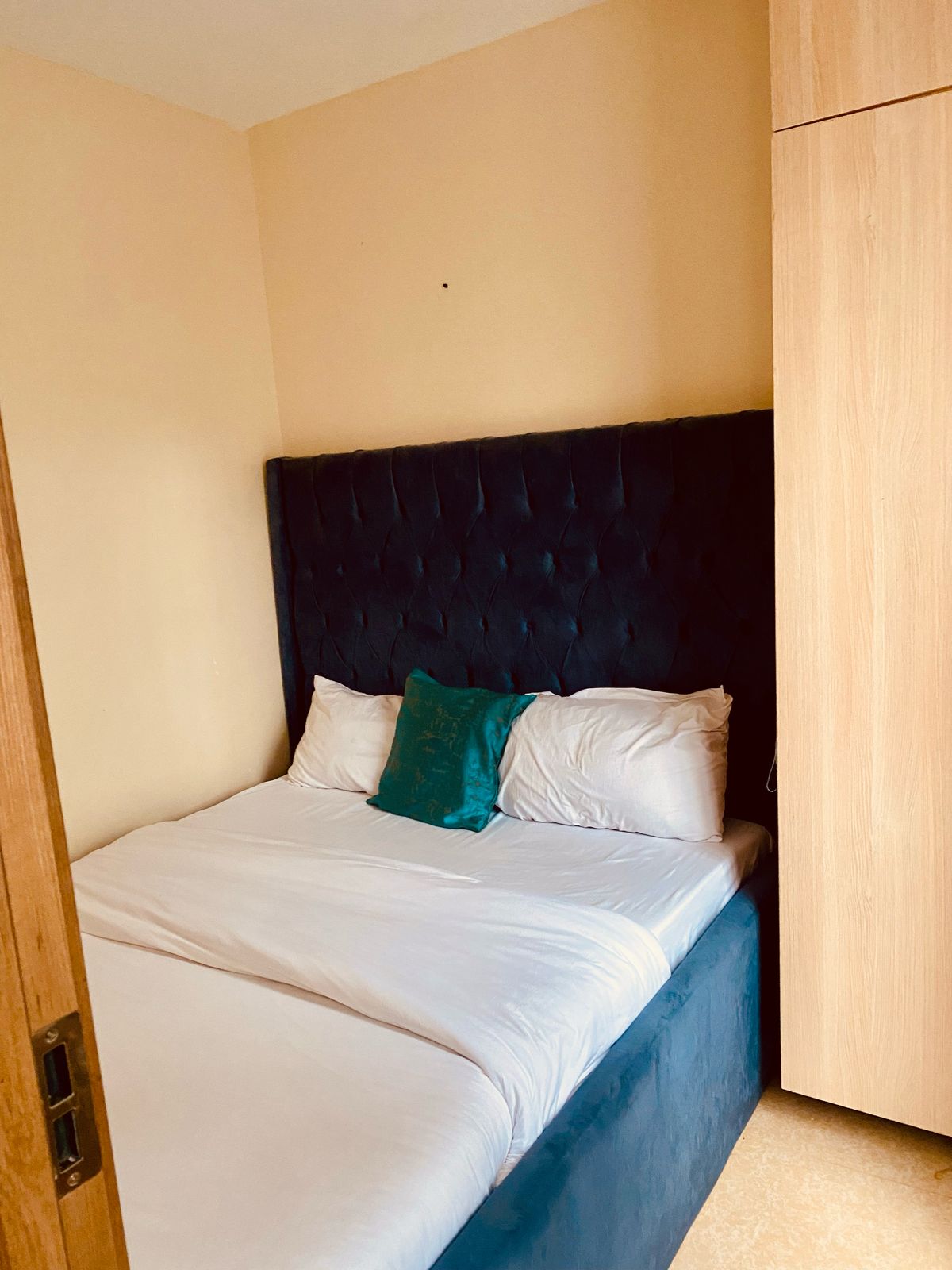 Modern Studio Airbnb in Eldoret CBD Sosian Street near Naivas sokoni | Roomfinder