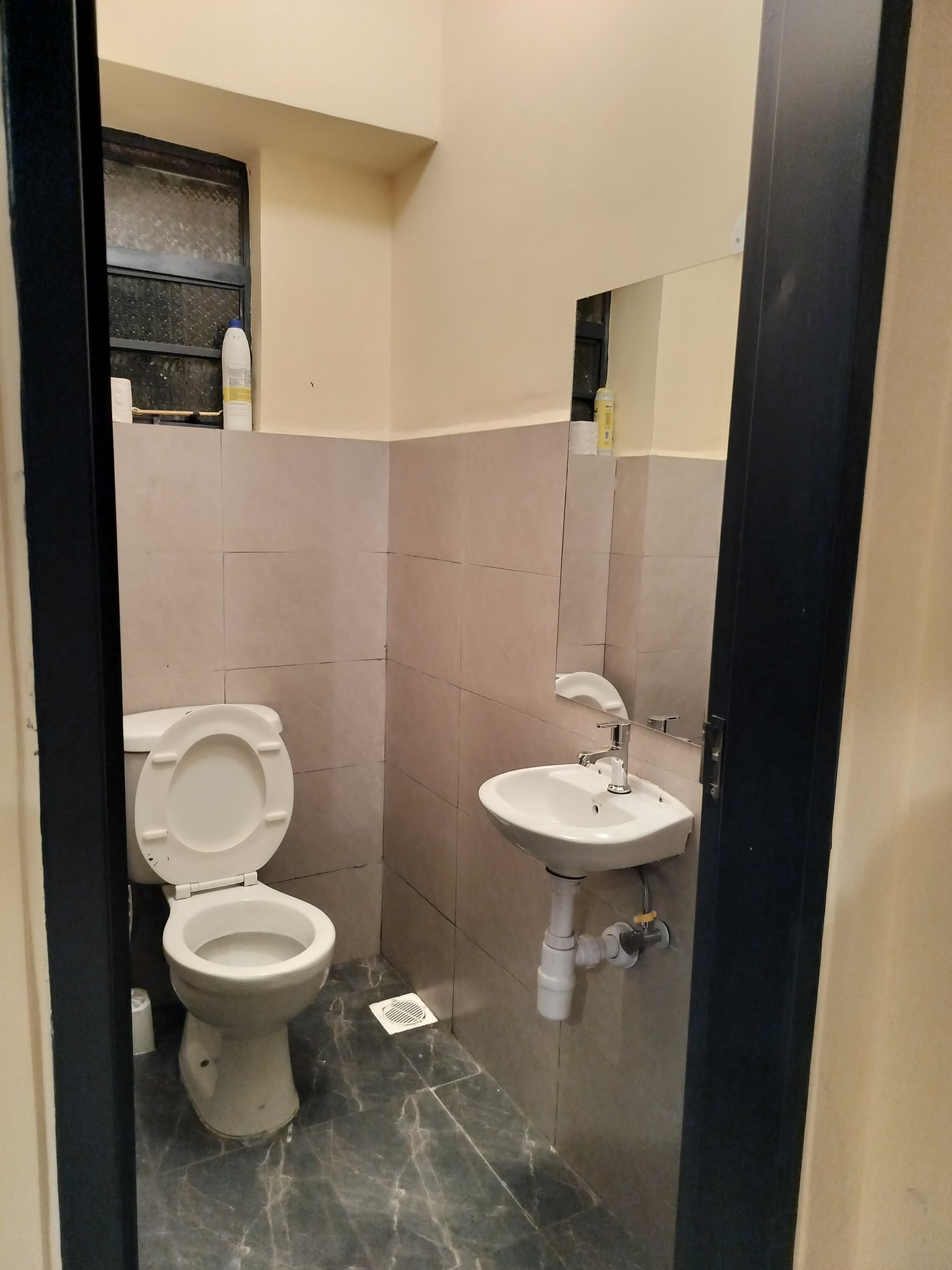 Executively Furnished 2 Bedroom Airbnb available in Kisumu Makasembo Estate| Roomfinder