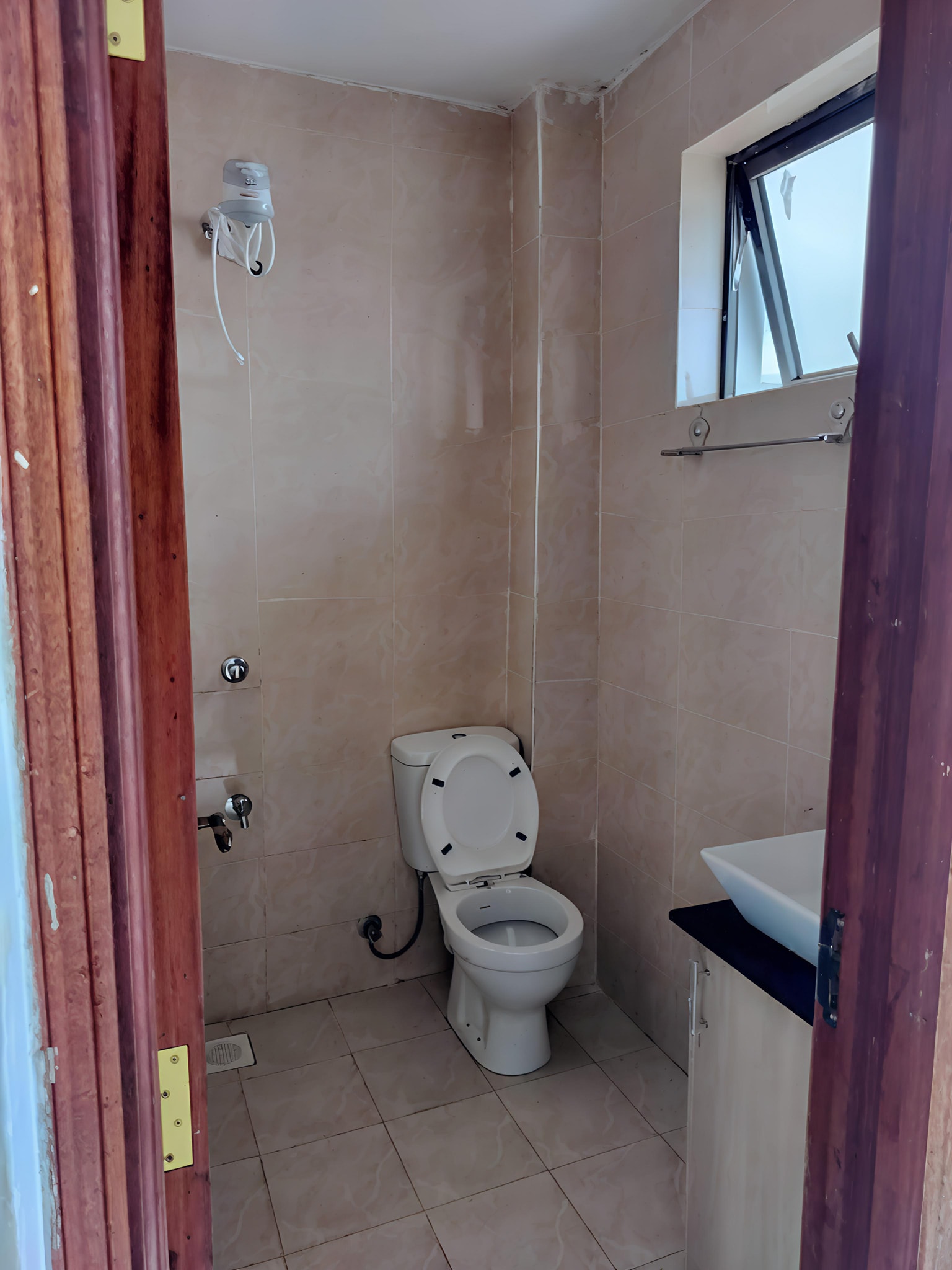 Modern Furnished Bedsitter Airbnb available in Kisumu Carwash along Kibos road | Roomfinder