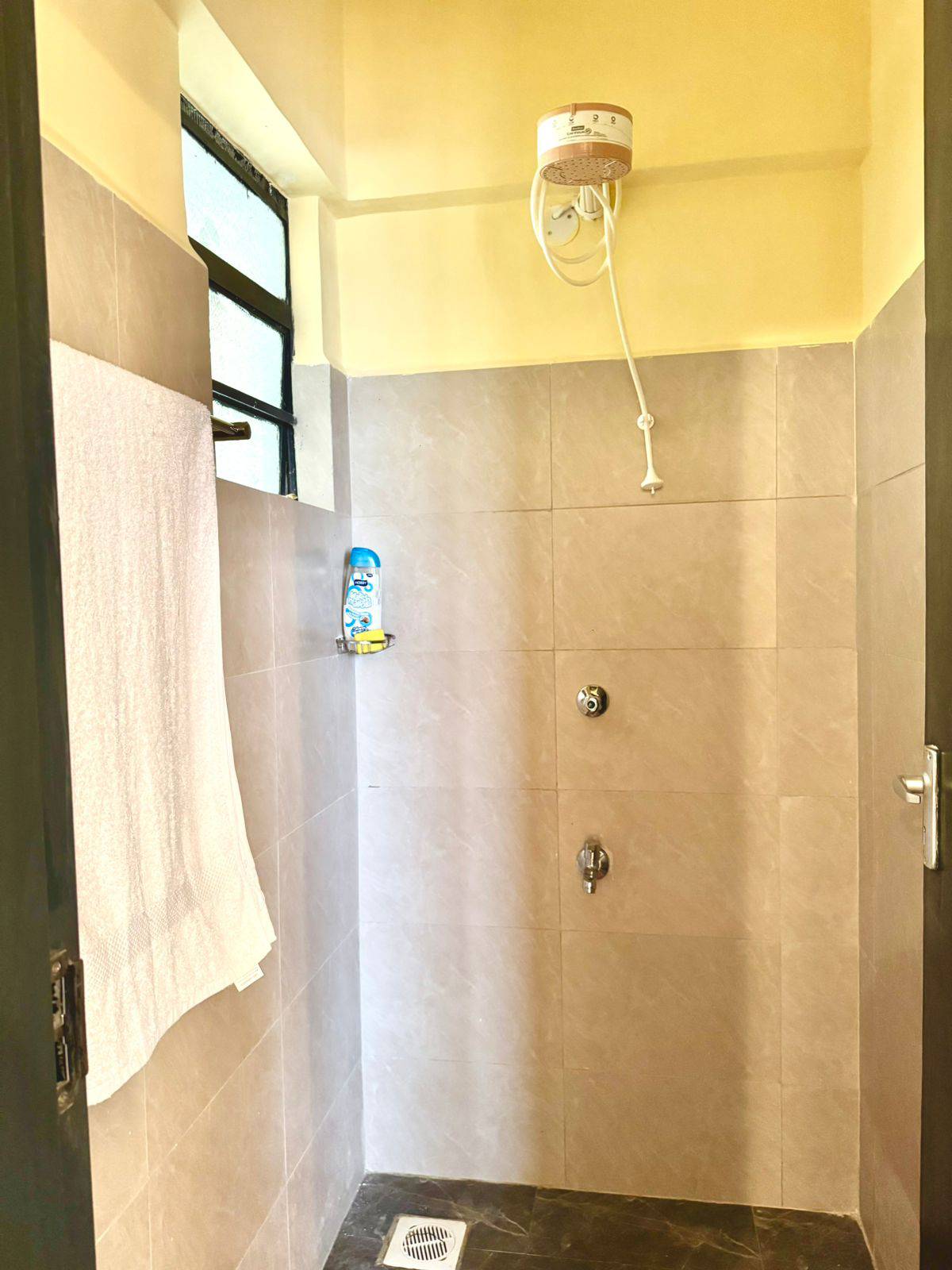 Executively Furnished 1 Bedroom Airbnb available in Kisumu Makasembo estate next to Polyview estate | Roomfinder