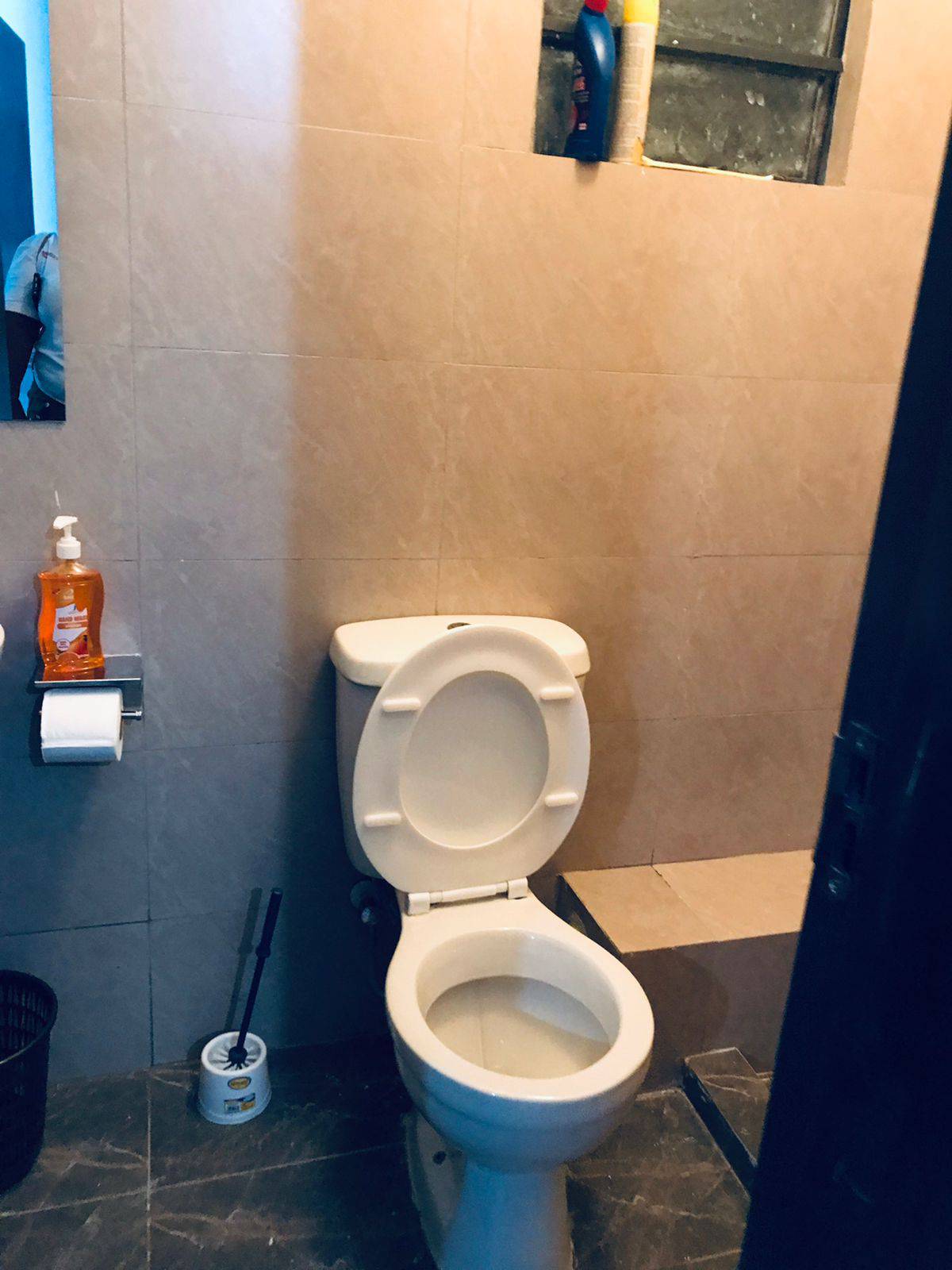 Executively Furnished 1 Bedroom Airbnb available in Kisumu Makasembo estate next to Polyview estate | Roomfinder