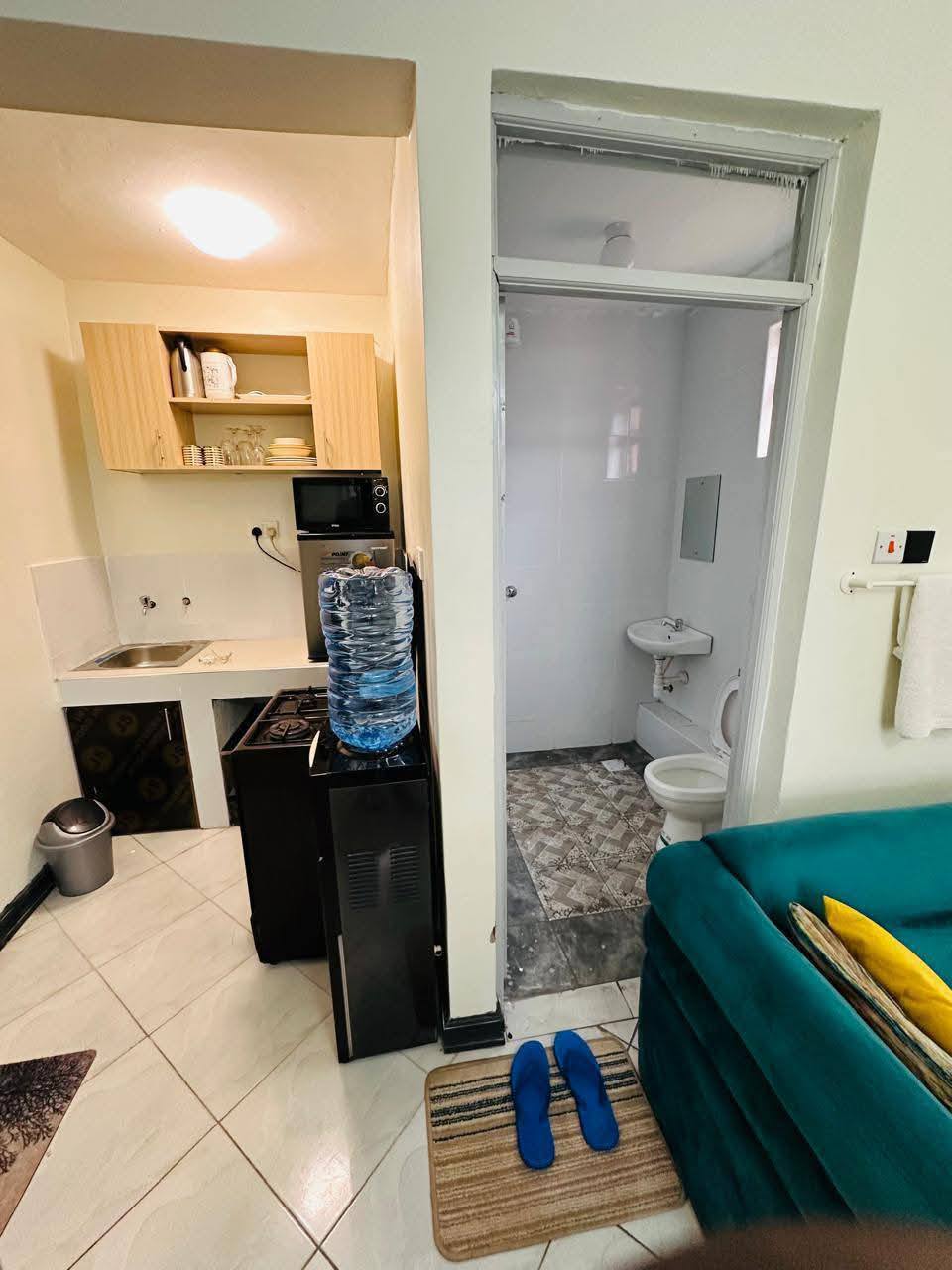 Modern Studio apartment available in kisumu millimani ( Air BNB) | Roomfinder