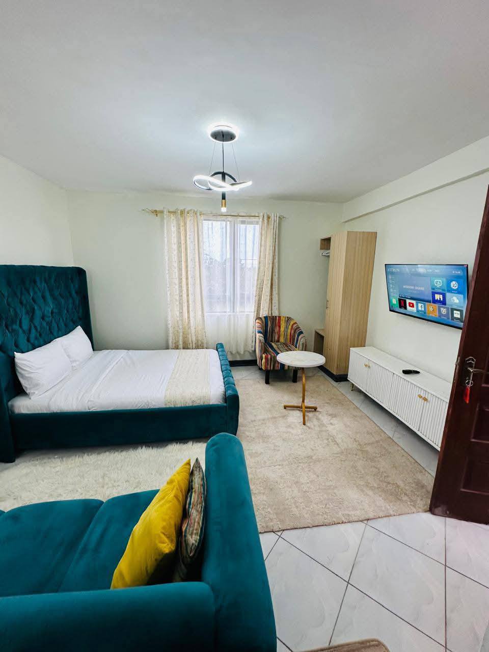 Modern Studio apartment available in kisumu millimani ( Air BNB) | Roomfinder