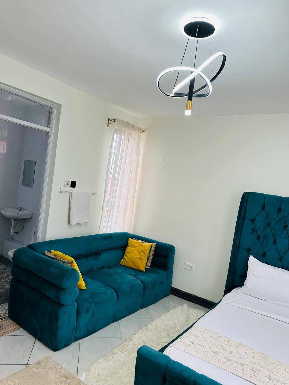 Modern Studio apartment available in kisumu millimani ( Air BNB) | Roomfinder