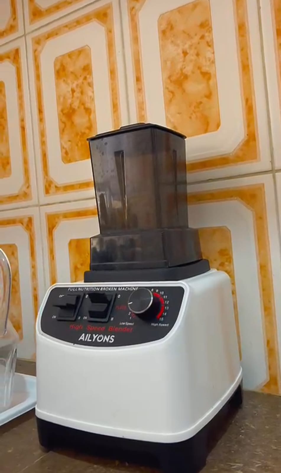 Luxurious 1 Bedroom with 2 beds Bamburi, Mombasa | Roomfinder